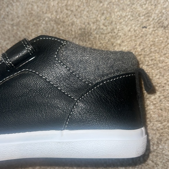 Sneakers - Picture 4 of 5